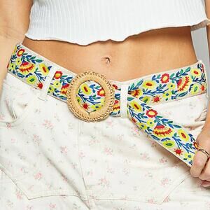 Floral Embroidered Circle Buckle Belt – Cream & Yellow Raffia